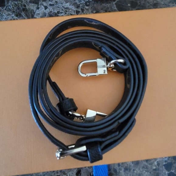 ❤Faux leather adjustable strap ❤ - Picture 6 of 11